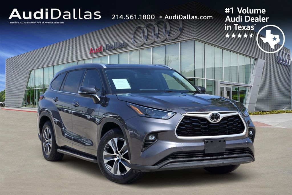 used 2022 Toyota Highlander car, priced at $32,664