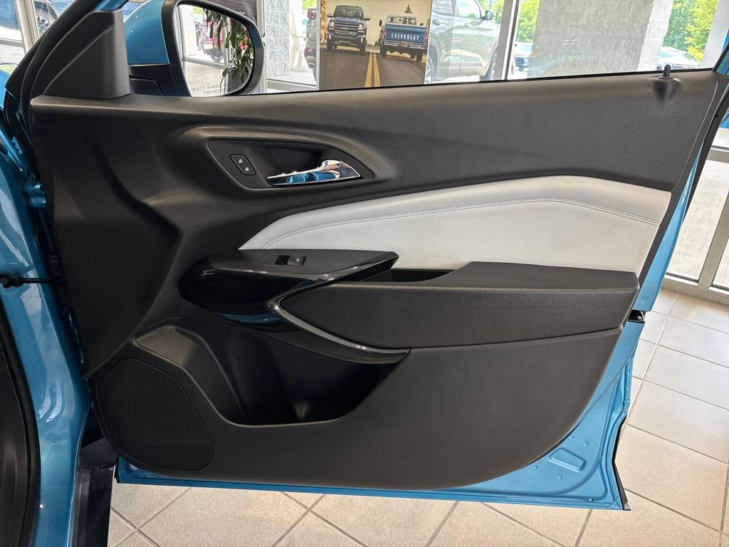 new 2025 Chevrolet Trax car, priced at $25,880