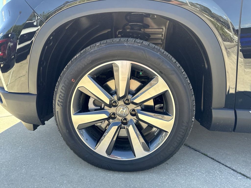 new 2025 Honda Pilot car, priced at $47,736