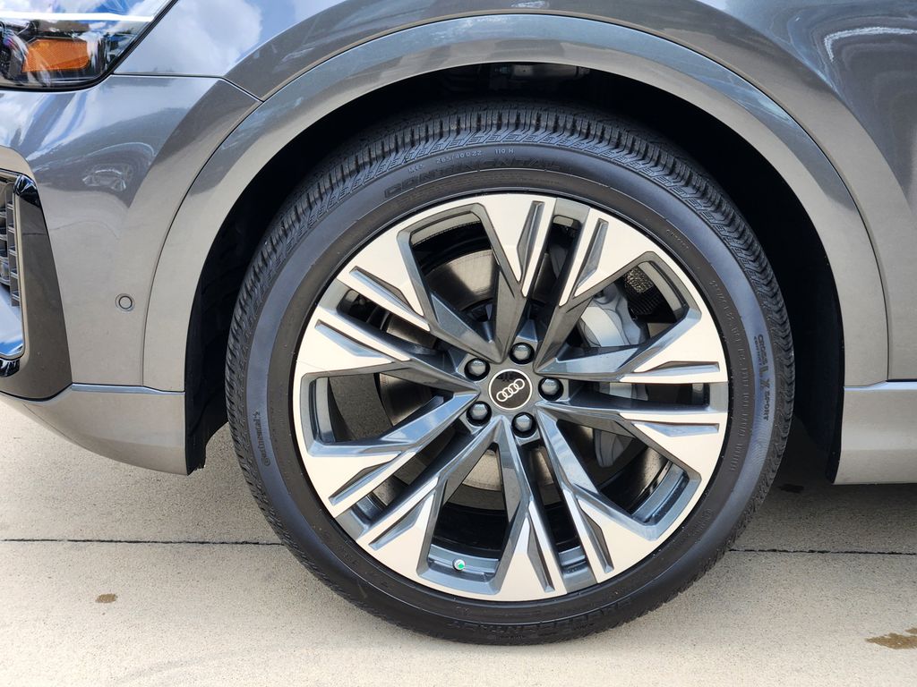new 2025 Audi Q8 car, priced at $85,965