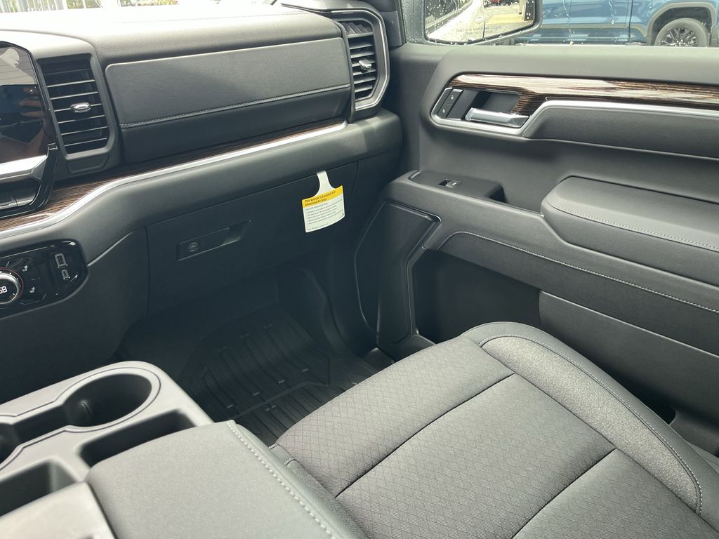 new 2025 GMC Sierra 1500 car, priced at $50,195