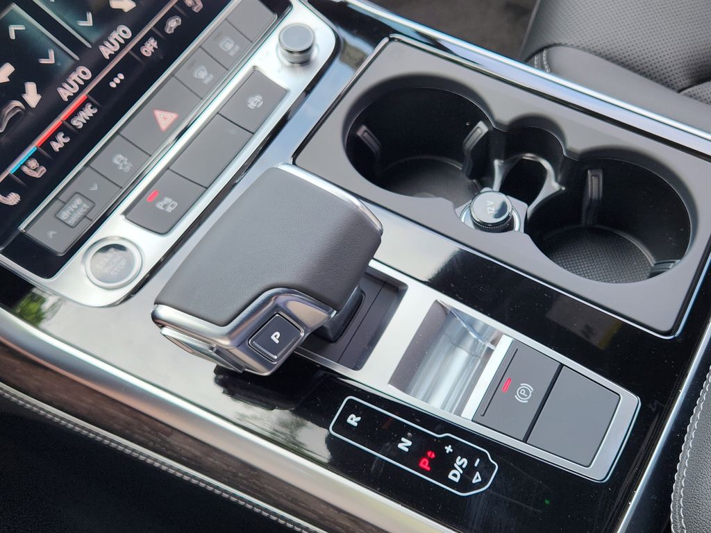 new 2025 Audi Q7 car, priced at $77,750