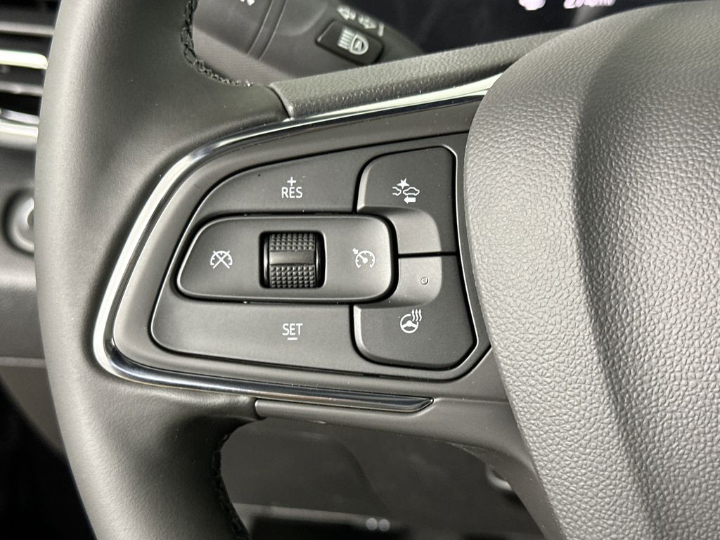 new 2025 Buick Envista car, priced at $29,570