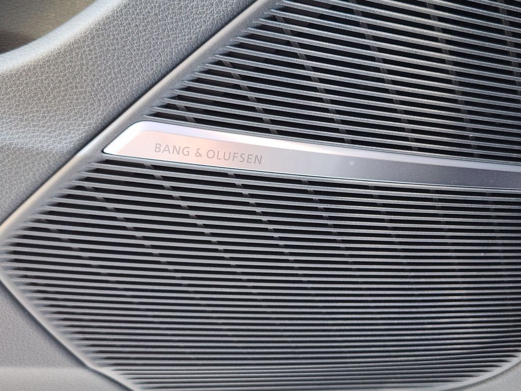 new 2025 Audi Q7 car, priced at $77,750