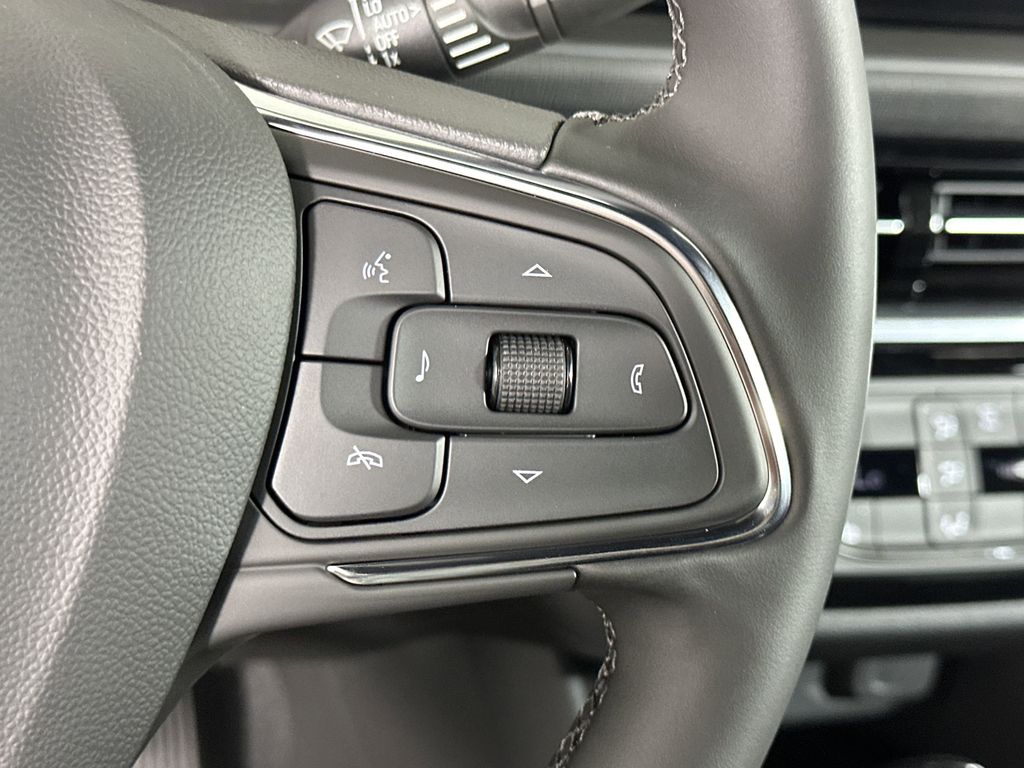 new 2025 Buick Envista car, priced at $29,869