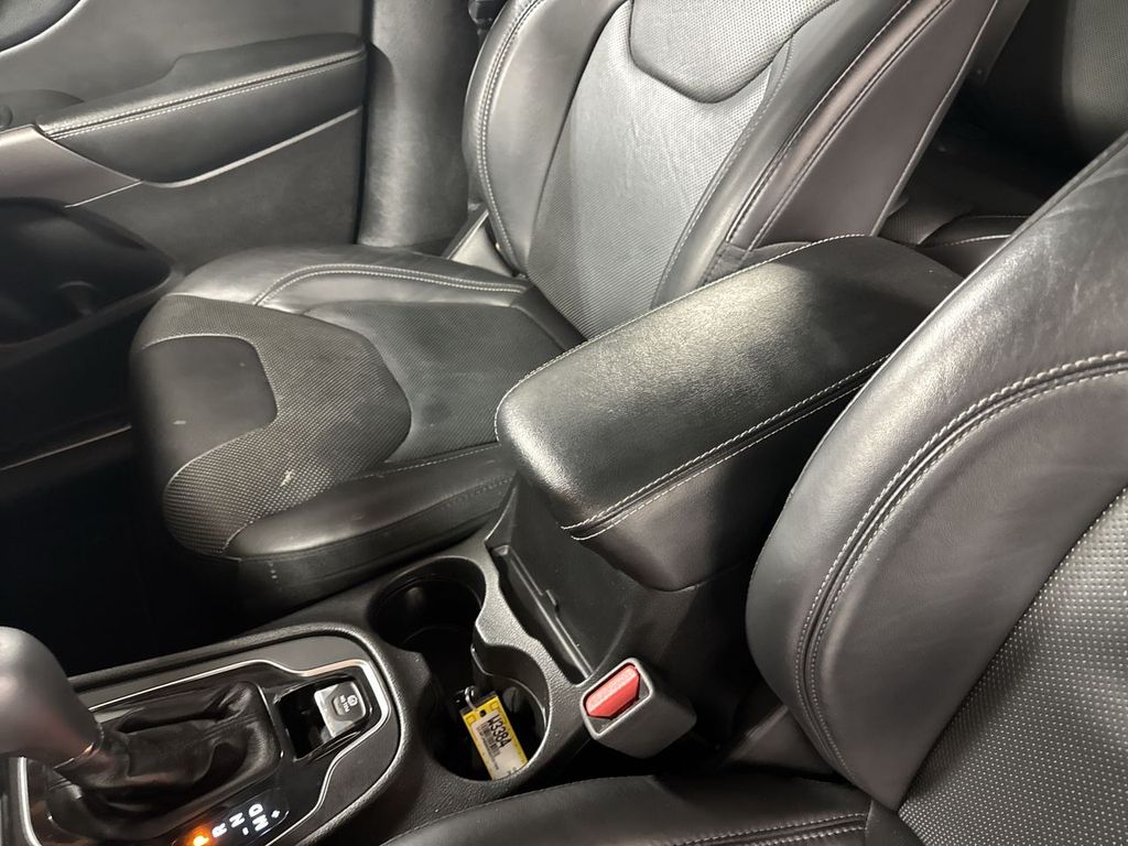 used 2019 Jeep Cherokee car, priced at $16,283