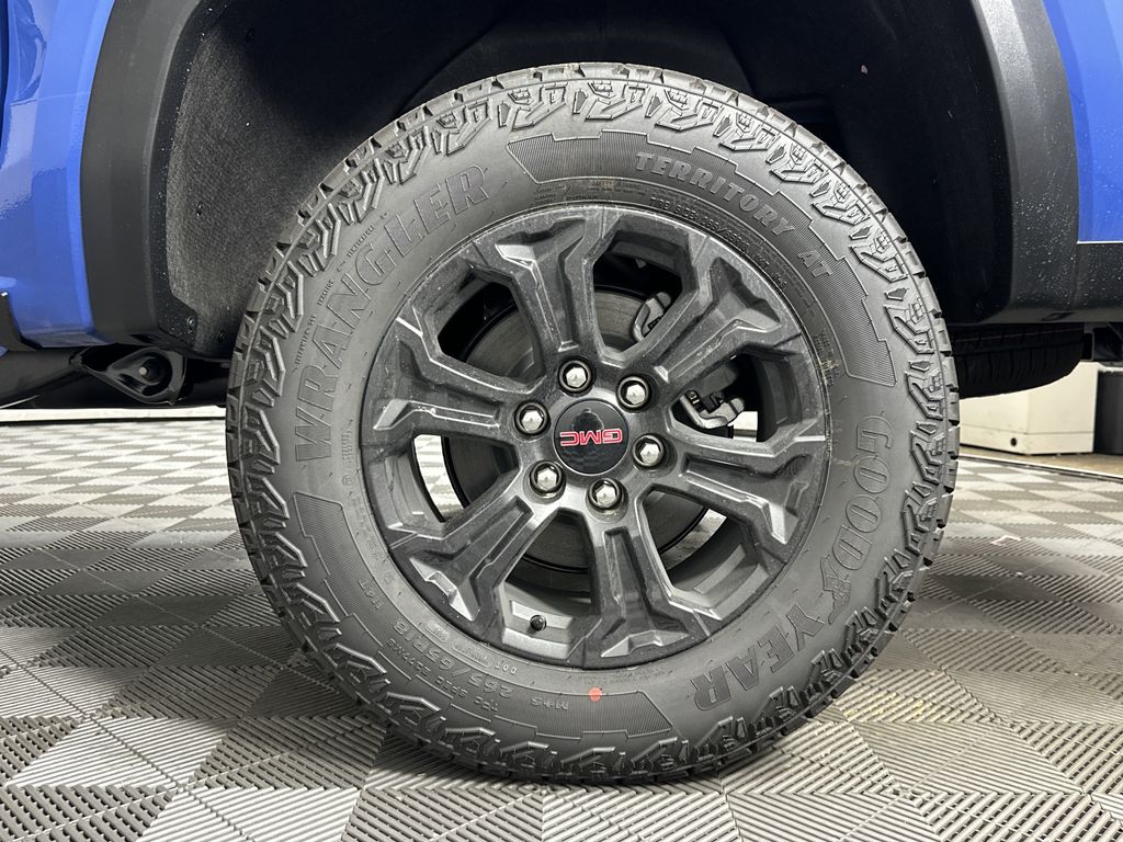 new 2025 GMC Canyon car, priced at $45,095