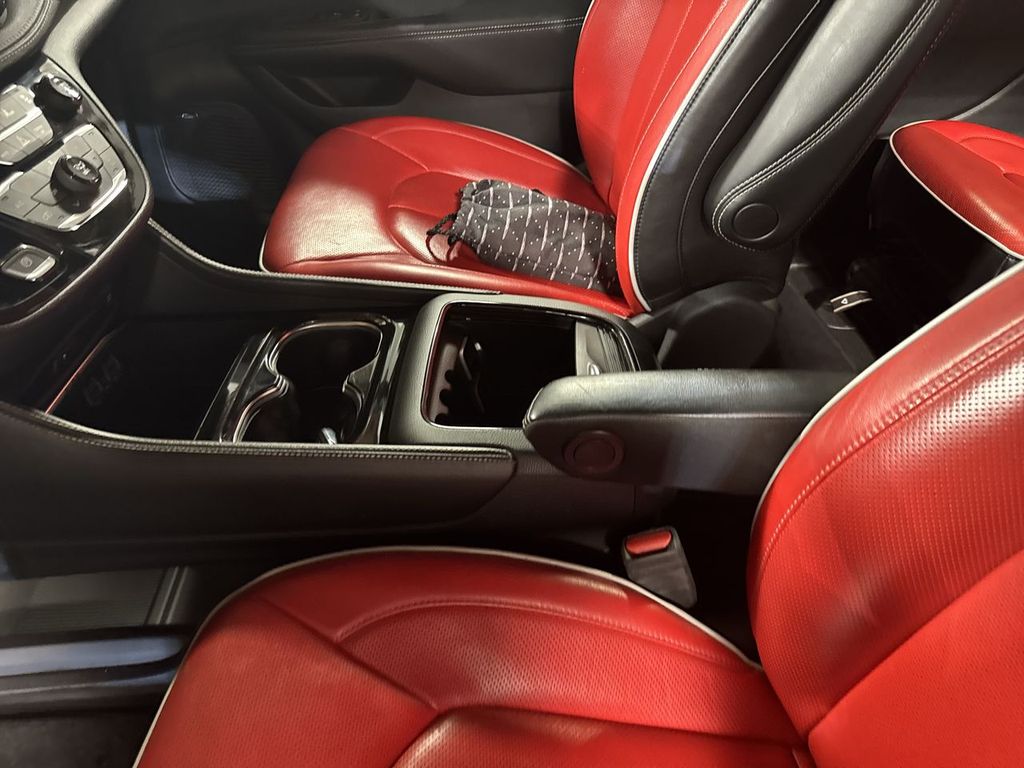 used 2021 Chrysler Pacifica Hybrid car, priced at $27,482