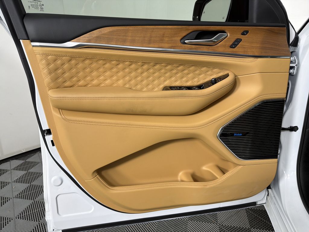 used 2025 Jeep Grand Cherokee car, priced at $53,195