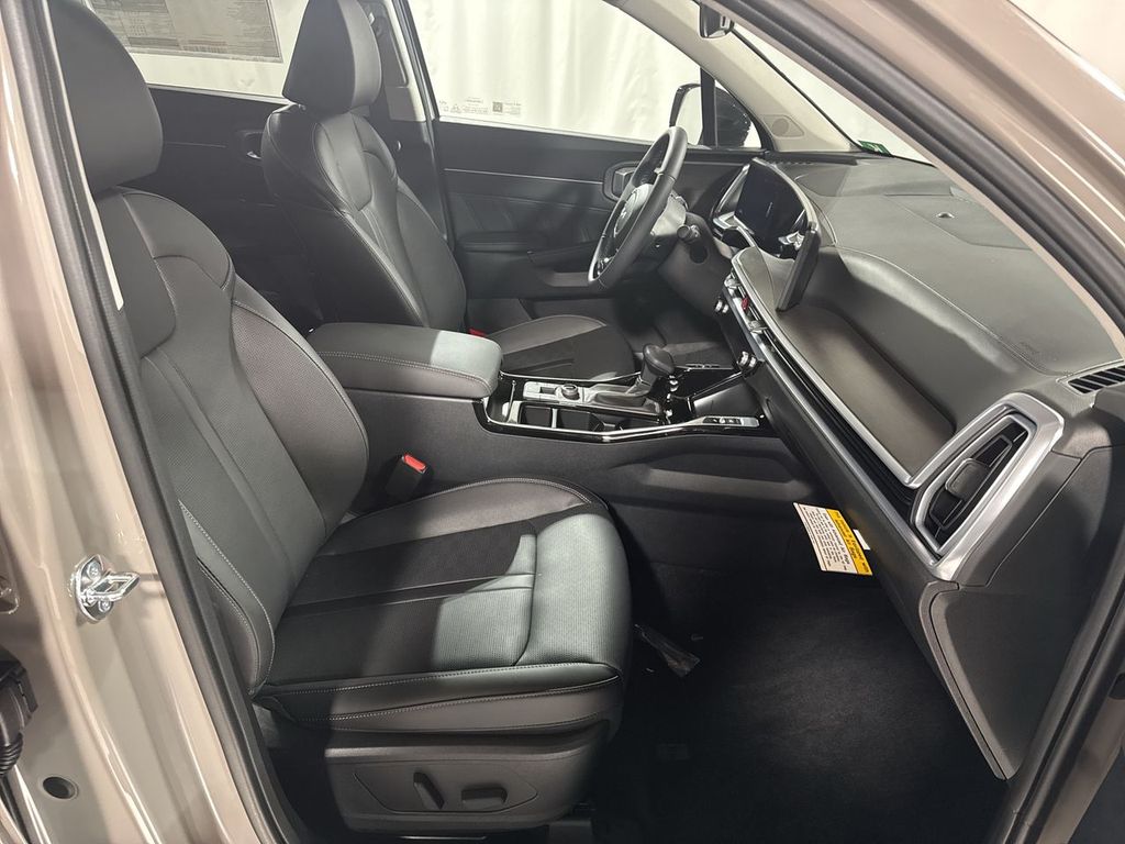 new 2025 Kia Sorento car, priced at $43,314