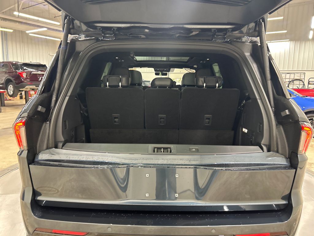 new 2025 Lincoln Navigator car, priced at $106,555