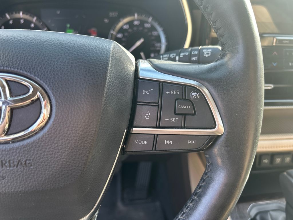 used 2021 Toyota Highlander car, priced at $35,300