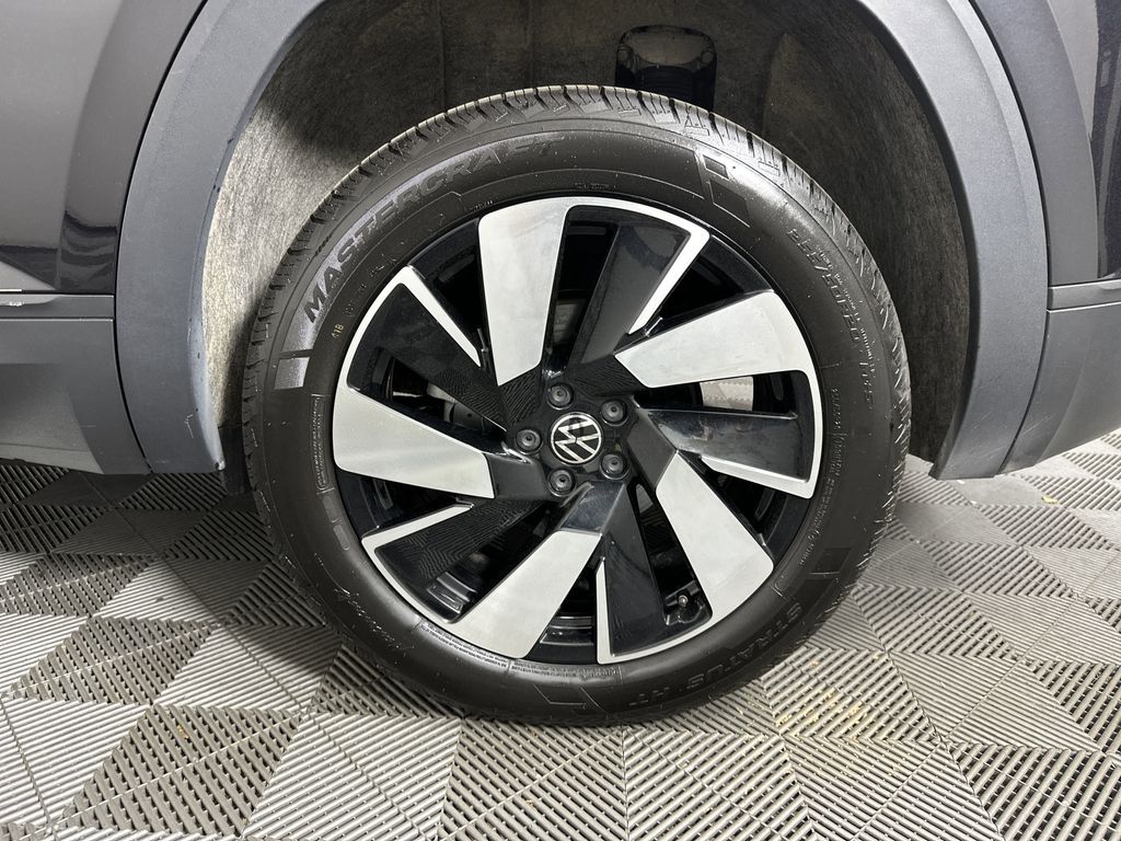 used 2024 Volkswagen Atlas Cross Sport car, priced at $30,797