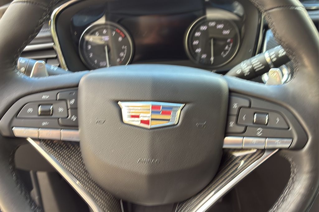 used 2022 Cadillac XT6 car, priced at $37,000