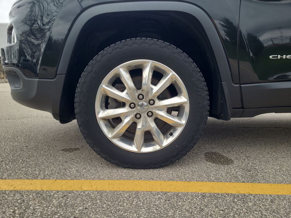 used 2015 Jeep Cherokee car, priced at $13,618