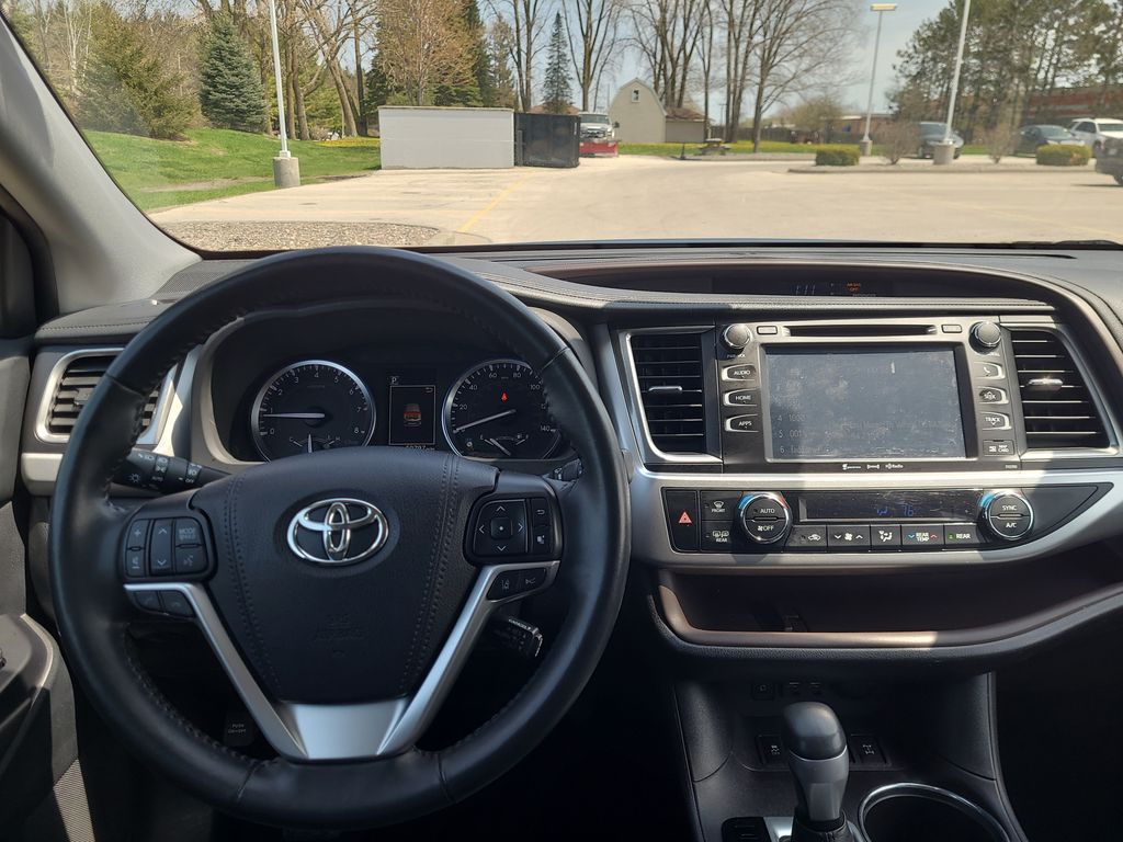 used 2019 Toyota Highlander car, priced at $29,986
