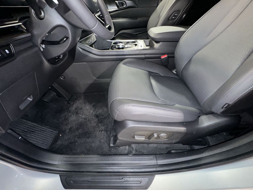 new 2025 Kia Carnival Hybrid car, priced at $50,640