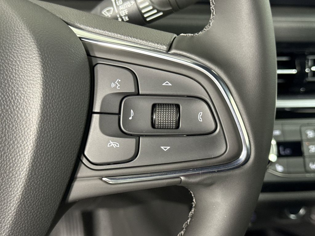 new 2025 Buick Envista car, priced at $29,075