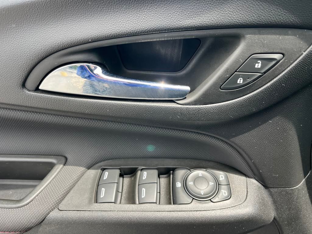 used 2022 Chevrolet Equinox car, priced at $25,900