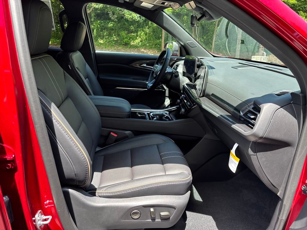 new 2025 Chevrolet Traverse car, priced at $59,290