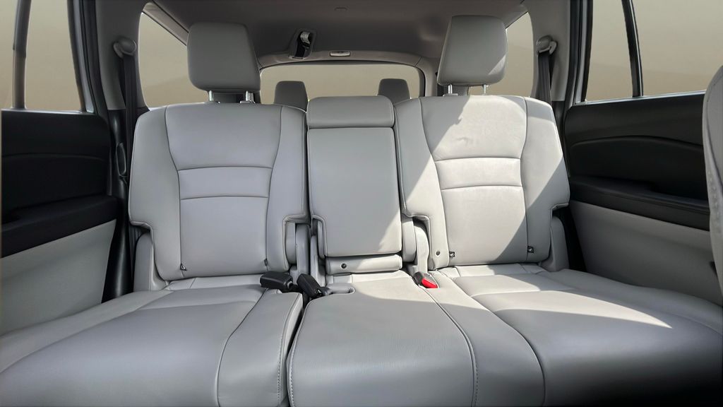used 2022 Honda Pilot car, priced at $33,000
