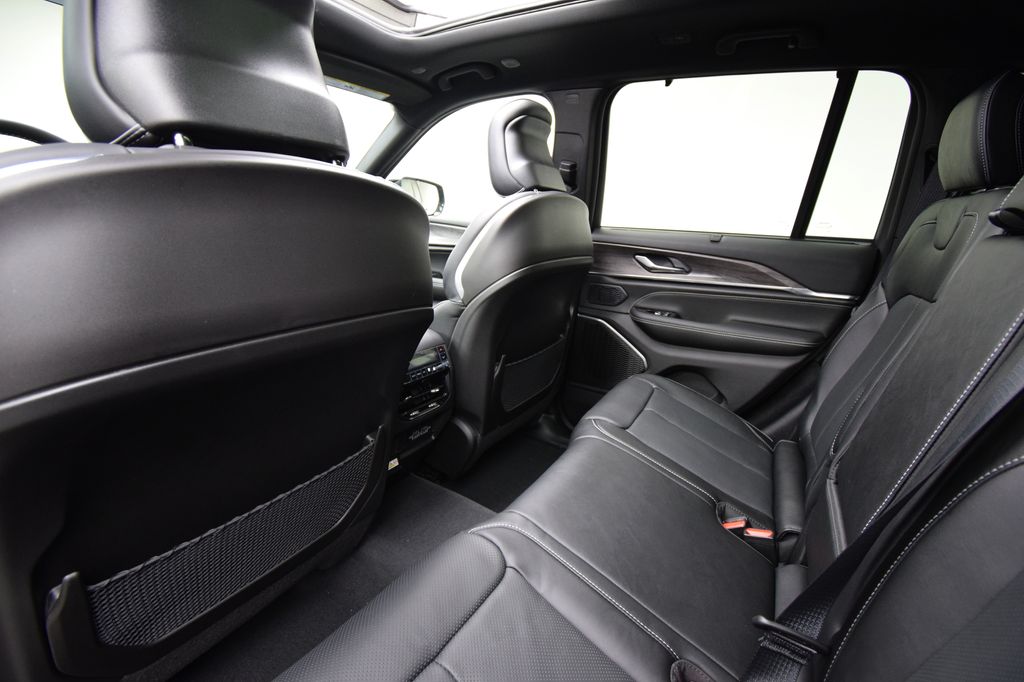 new 2025 Jeep Grand Cherokee car, priced at $55,520