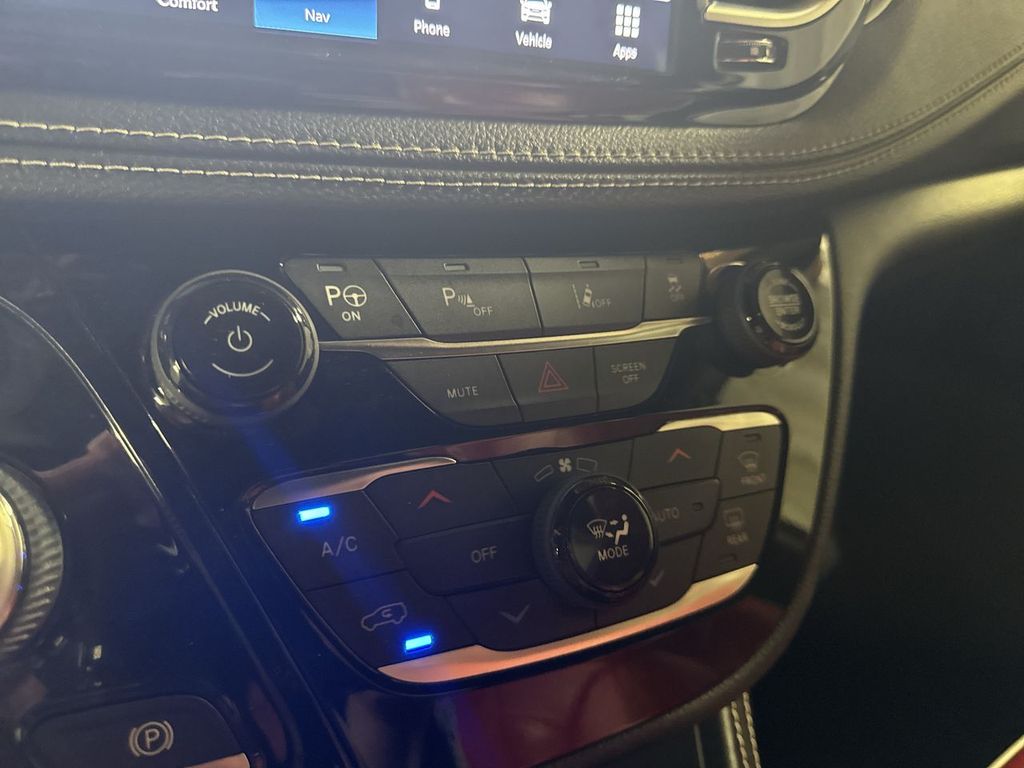 used 2021 Chrysler Pacifica Hybrid car, priced at $27,482