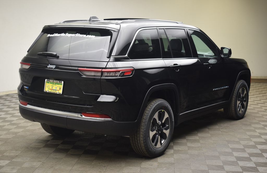new 2025 Jeep Grand Cherokee car, priced at $52,304