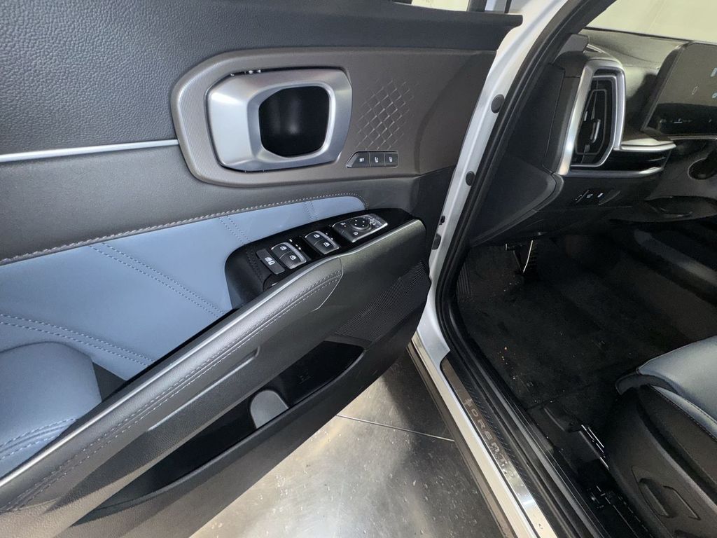 new 2025 Kia Sorento Hybrid car, priced at $47,971
