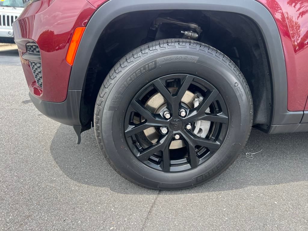new 2025 Jeep Grand Cherokee car, priced at $38,990