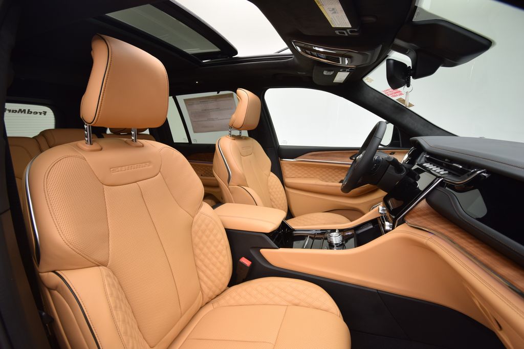 new 2025 Jeep Grand Cherokee car, priced at $61,204