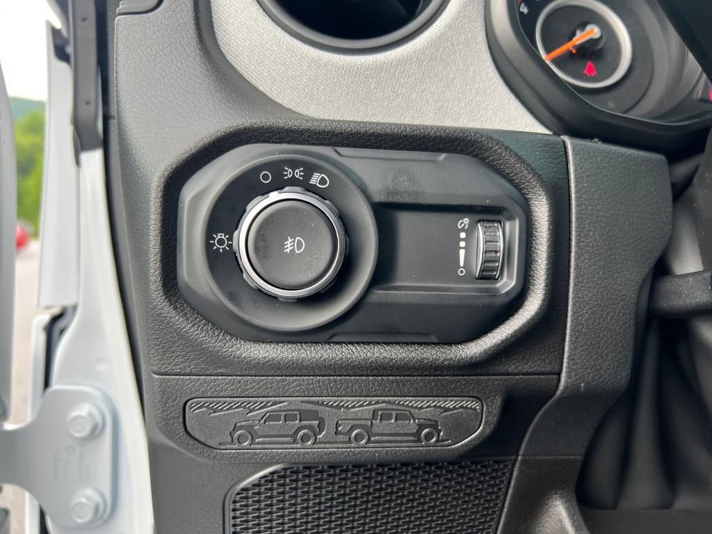 new 2025 Jeep Wrangler car, priced at $31,990