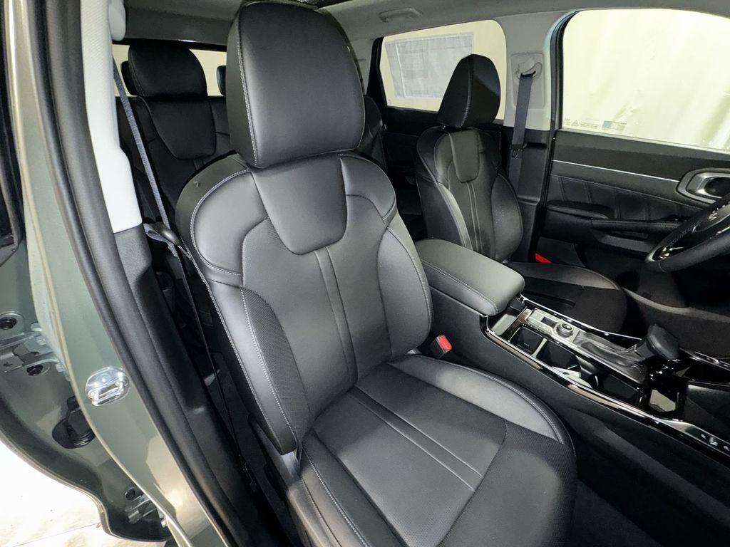 new 2025 Kia Sorento car, priced at $45,280