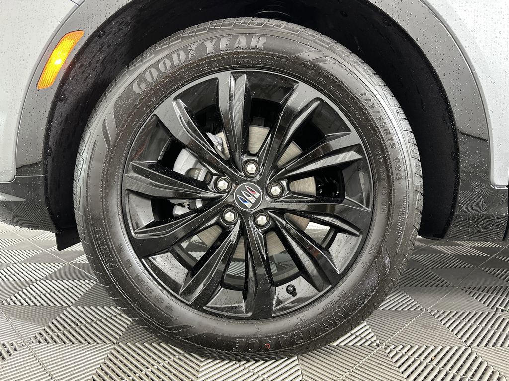 new 2025 Buick Envista car, priced at $27,285