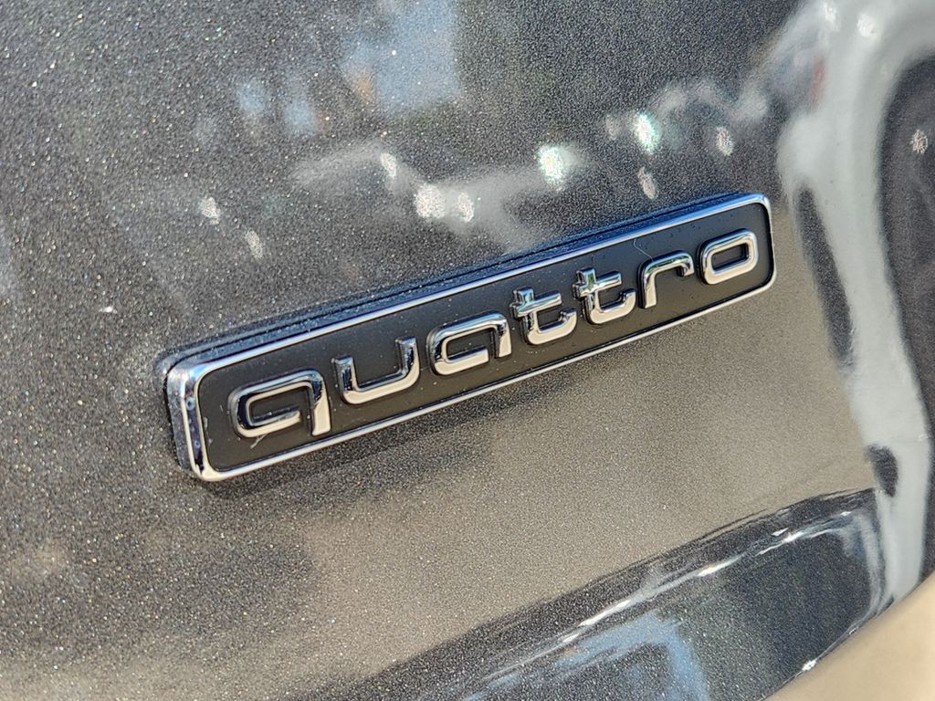 new 2025 Audi Q7 car, priced at $77,750