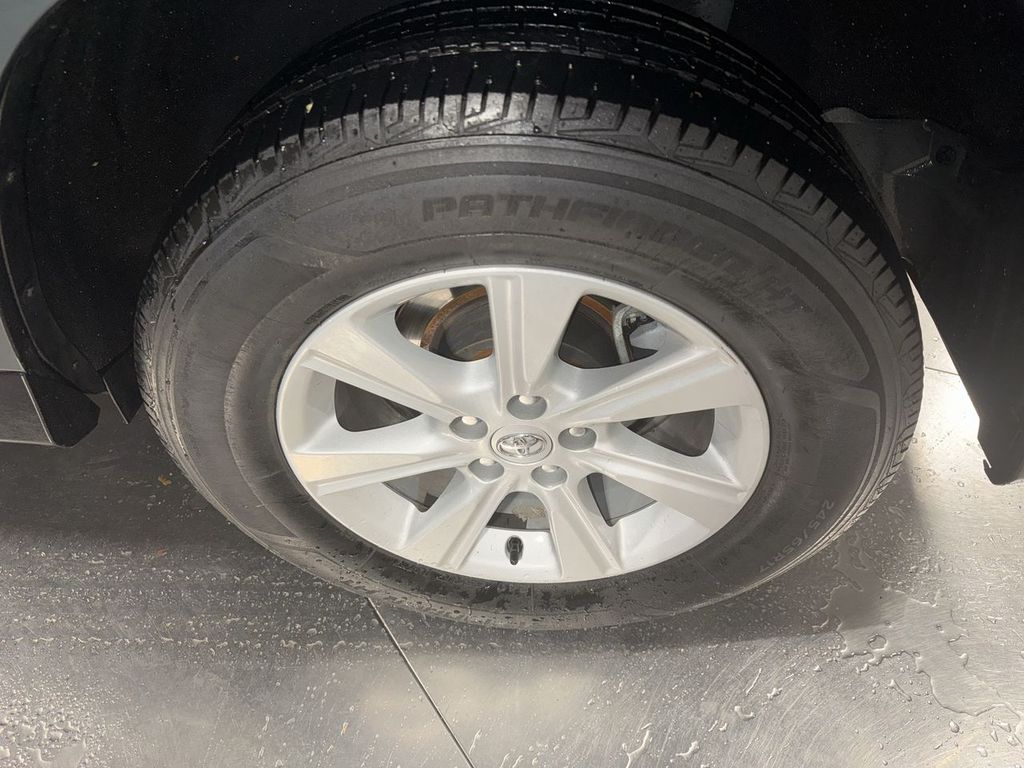 used 2013 Toyota Highlander car, priced at $14,992