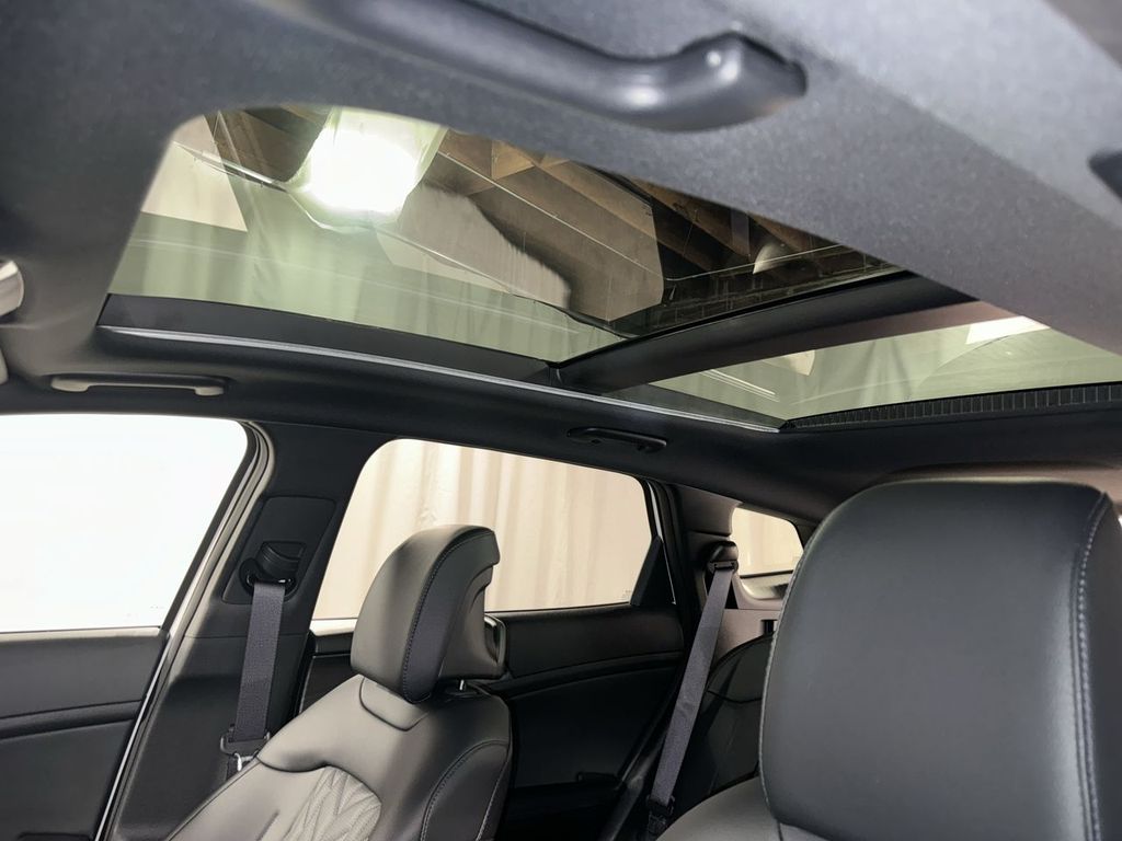 new 2025 Kia Sportage Plug-In Hybrid car, priced at $44,411