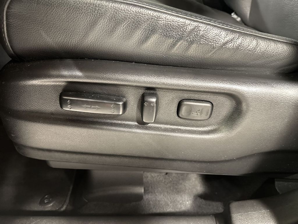 used 2022 Honda Pilot car, priced at $34,997