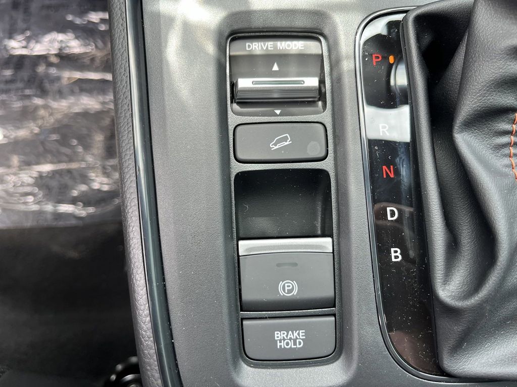 new 2025 Honda CR-V Hybrid car, priced at $37,920