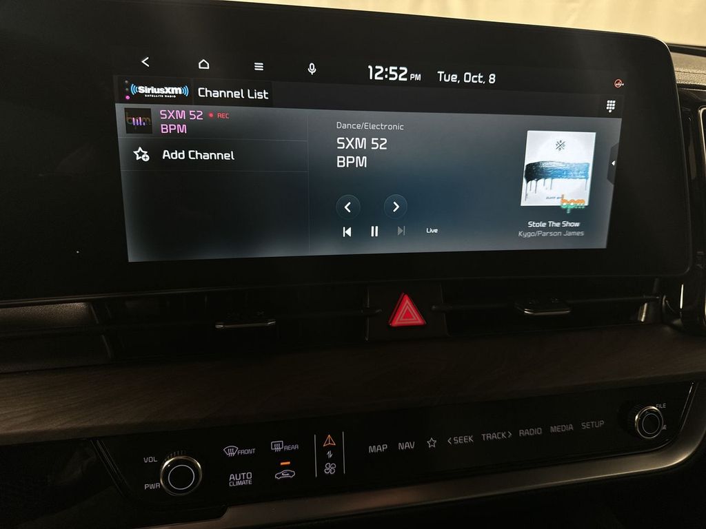 new 2025 Kia Sportage Plug-In Hybrid car, priced at $45,100