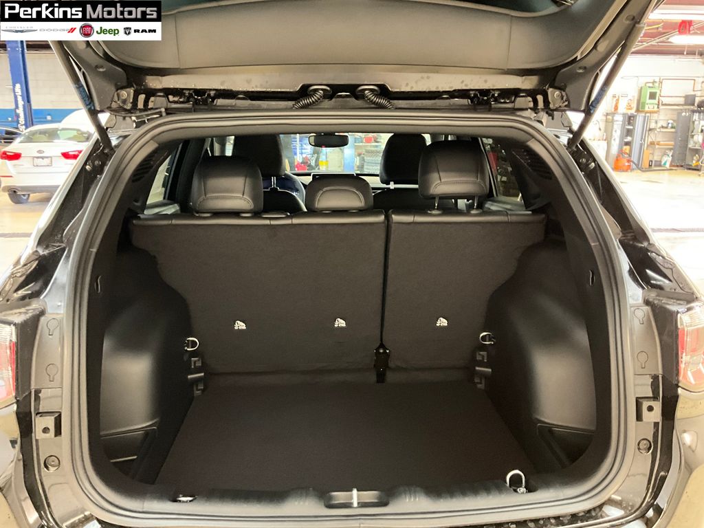 new 2025 Jeep Compass car, priced at $30,424