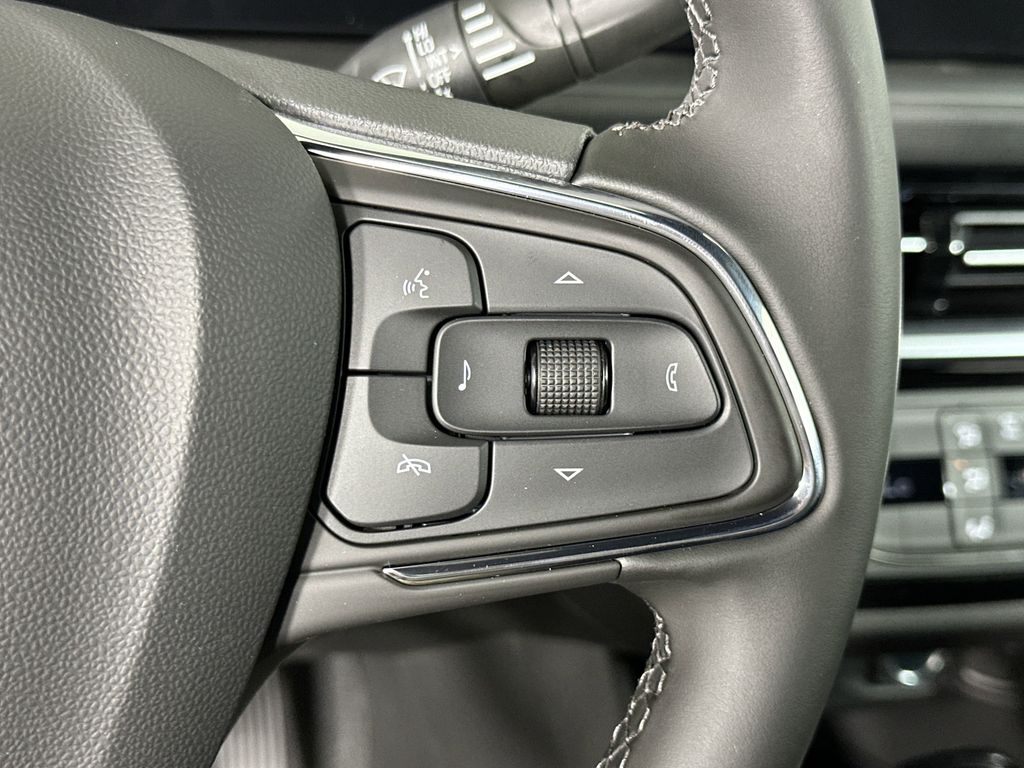 new 2025 Buick Envista car, priced at $27,285