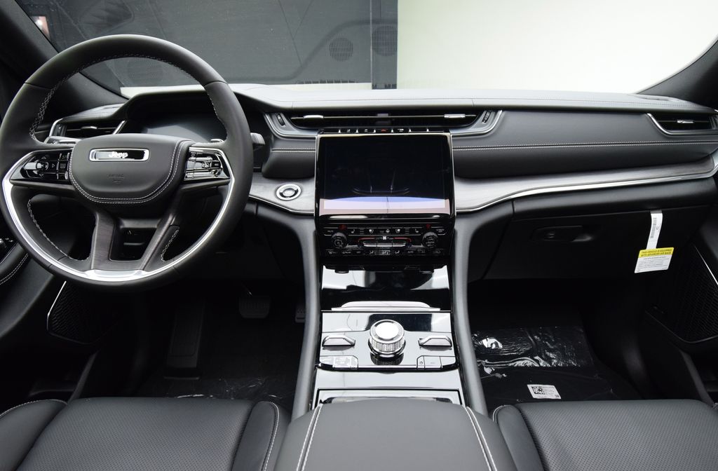 new 2024 Jeep Grand Cherokee L car, priced at $65,451