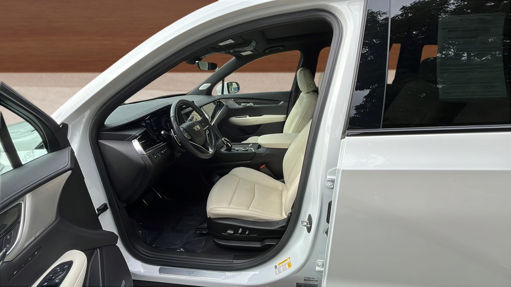 used 2023 Cadillac XT6 car, priced at $39,300