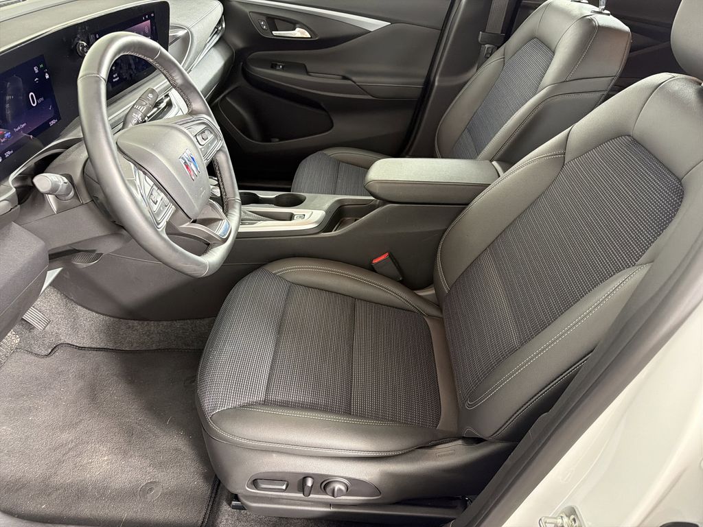new 2025 Buick Envista car, priced at $24,280