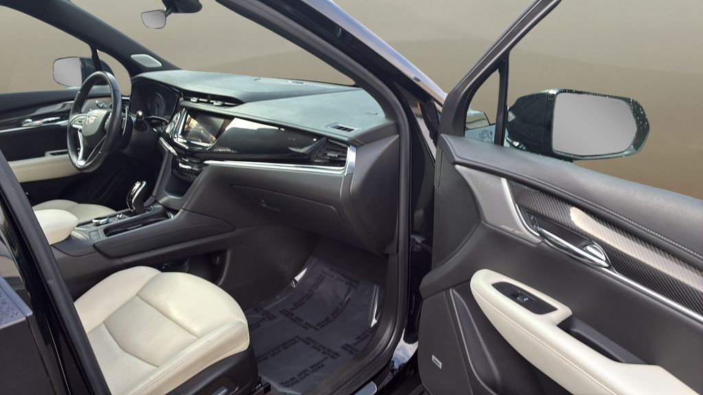used 2022 Cadillac XT6 car, priced at $37,000
