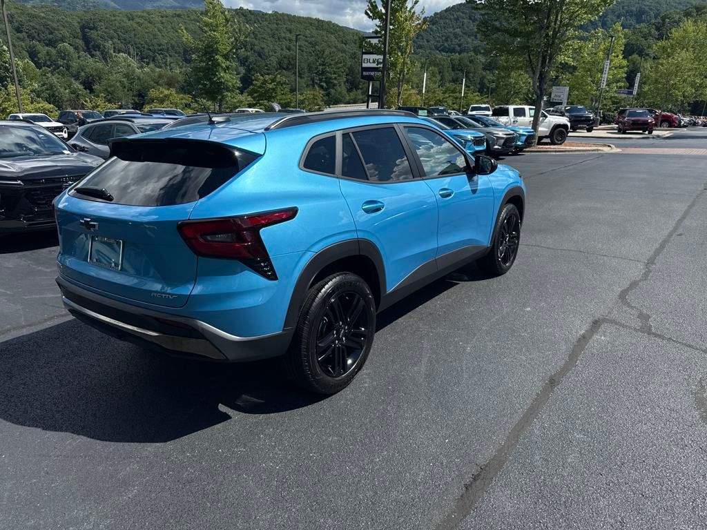 new 2025 Chevrolet Trax car, priced at $27,085