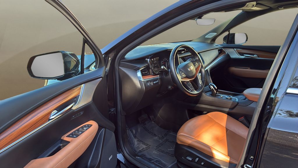 used 2022 Cadillac XT5 car, priced at $36,900
