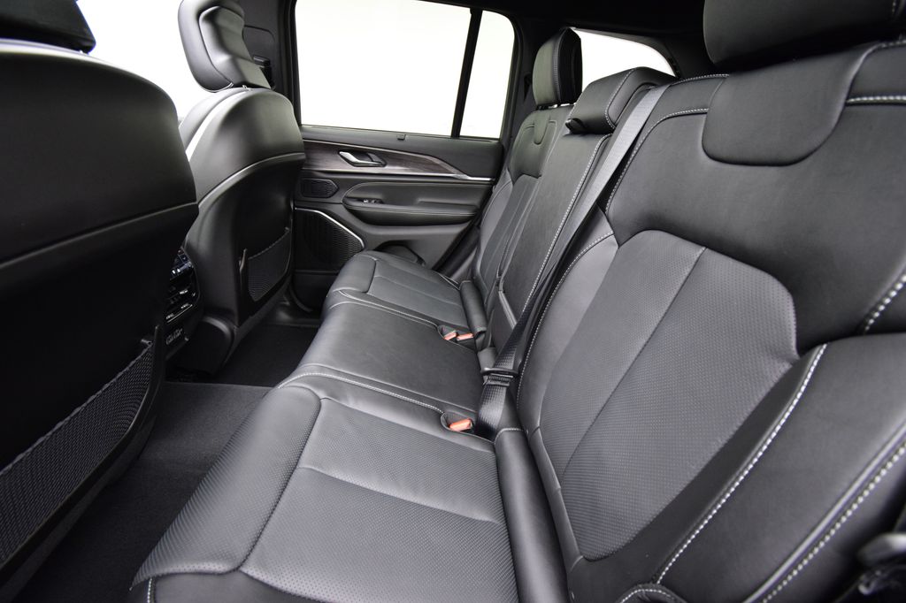 new 2025 Jeep Grand Cherokee car, priced at $55,520
