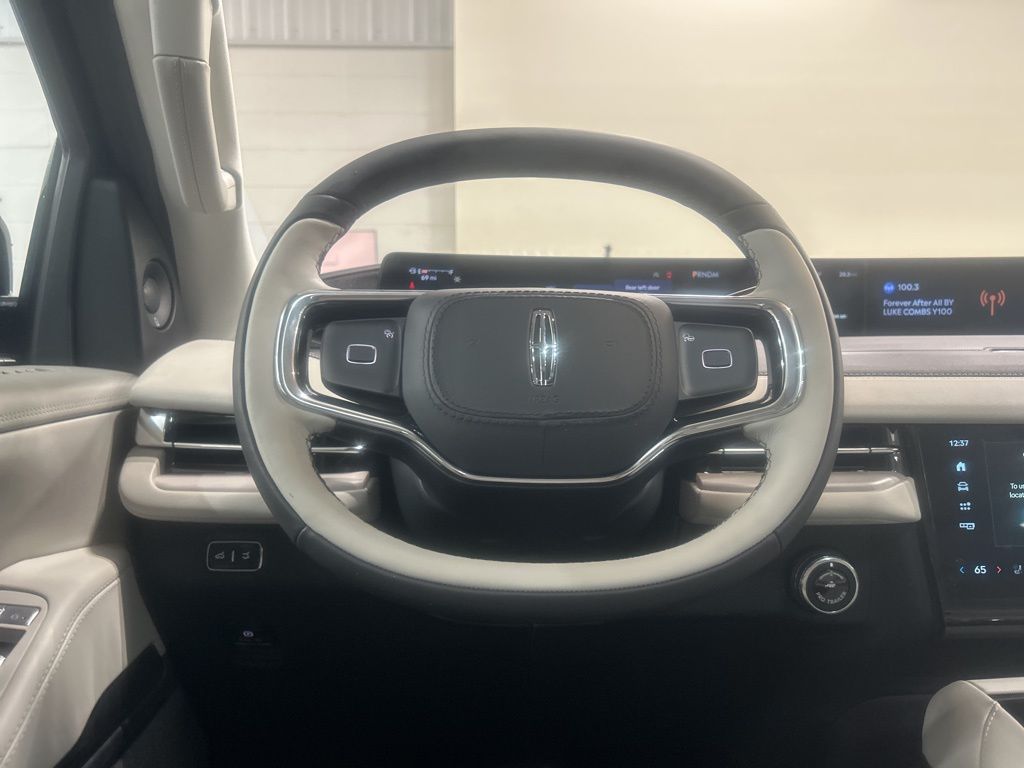 new 2025 Lincoln Navigator car, priced at $100,190